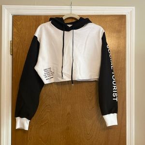 Social Tourist by Hollister cropped hoodie